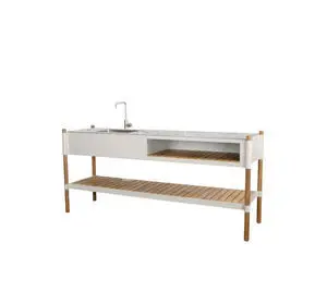 Køkkenmodul med vask, flerfarvet keramisk bordplade, teaktræshylder, og aluminiumsramme.